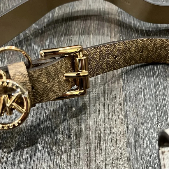 (42)NWOT MICHAEL KORS WOMEN  SPLIT LOGO ENVELOPE BELT BAG MK LOGO VANILLA - Picture 4 of 6